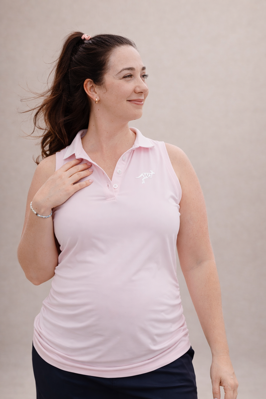 Woman wearing a light pink sleeveless shirt